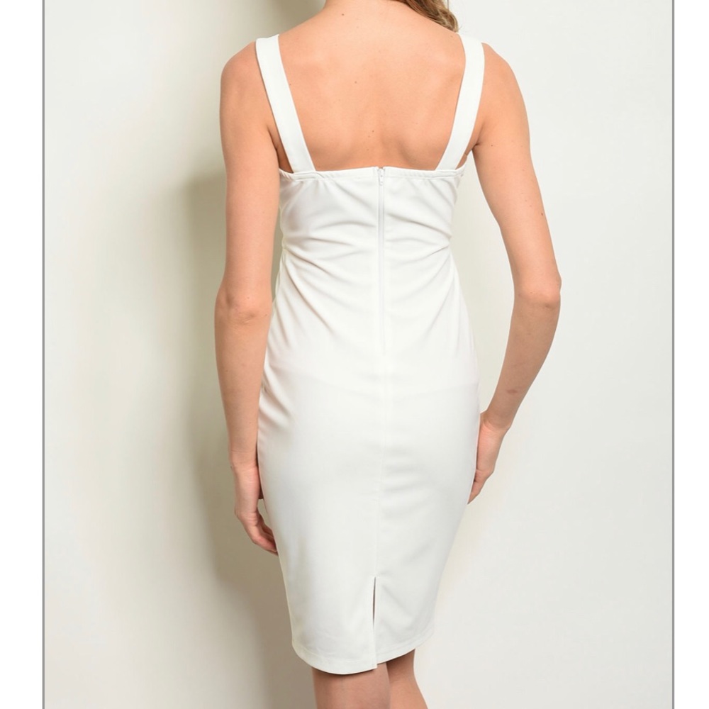 🕊 White Button & Buckle strap Bodycon Fit Dress - Picture 3 of 4